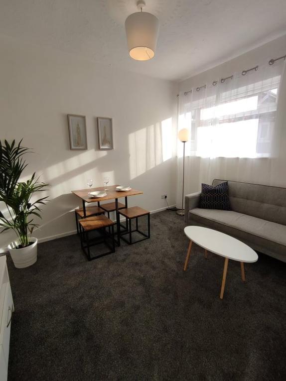 1 Bedroom Apartment With Free Parking Weymouth Extérieur photo